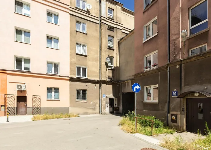 Kartuska Modern By Bookinghost Гданьск