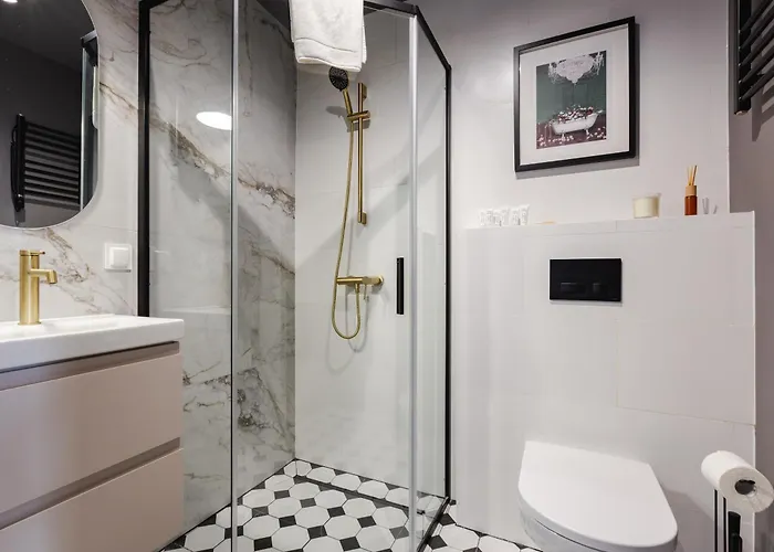 Kartuska Modern By Bookinghost Гданьск